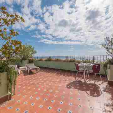 Checkin Garbí Hotel Exterior