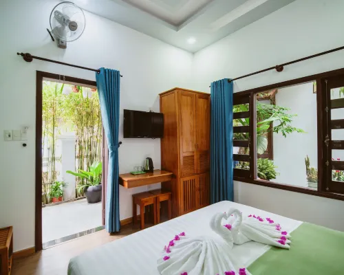 Tue Tam Garden Villa Hotels near Son Phong