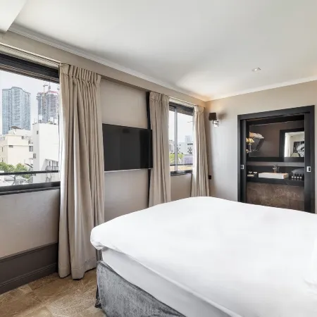 Hotel B Berdichevsky Отели рядом с достопримечательностью «Башни Азриэли»