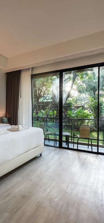 ห้องดีลักซ์ เตียงใหญ่ 1 เตียง