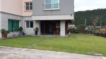 Woojinsam Pension Отели рядом с достопримечательностью «Geomunoreum»