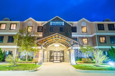 Staybridge Suites Kansas City-Independence Hotel dekat Stone Canyon Golf Club