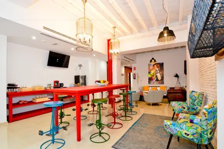 The Zentral Arenal Suites Отели рядом с достопримечательностью «Мост Изабеллы II»