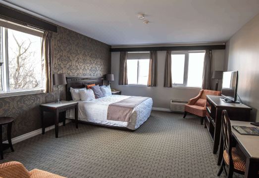 3. 엘름 허스트 인..