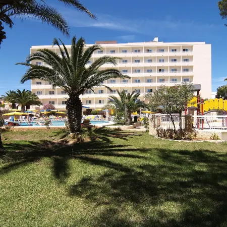 Invisa Ereso All Inclusive Отели рядом с достопримечательностью «Пристань для яхт Санта-Эулалия»