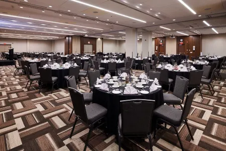 Grey Eagle Resort Отели рядом с достопримечательностью «Парк Эдворти»