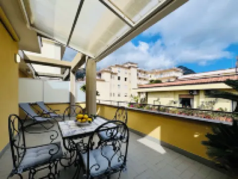 YourHome - Blu Jade House