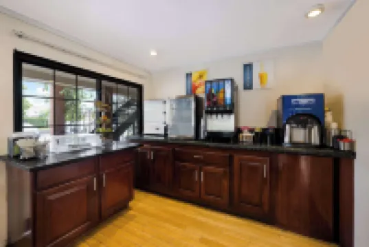 Best Western Woodbury Inn Hotels in Oyster Bay