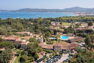 Pierre & Vacances Résidence Les Parcs de Grimaud Hôtels à proximité de : Golf Club de Beauvallon