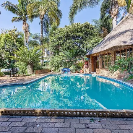 Bay Tree Guest House Отели рядом с достопримечательностью «Лофтус Версфельд»