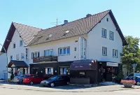 Hotel Restaurant Schwyzerhuesli Отели в г. Вайнхайм