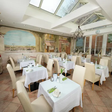 Hotel Alpha Отели рядом с достопримечательностью «Рыночная церковь»