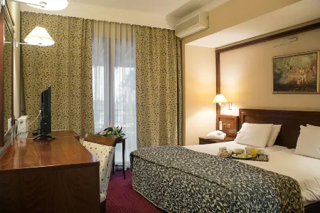 아발론 호텔 테르마이코스