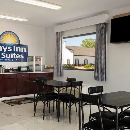 Days Inn & Suites by Wyndham Byram