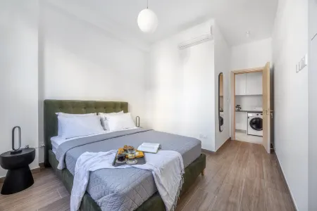 202 Mulberry Court- Elegant with Large Terrace