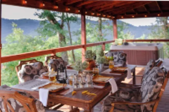 Secluded Heavens Peak, Enjoy in a Pvte Hot Tub + Sauna ,Breathtaking NC Views.