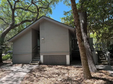 2BR 2BA Oceanwoods Cottage, Short Walk to the Beach and Park