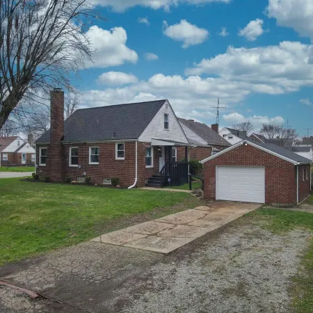 Touchdown Bungalow: Charming HOF Village Home
