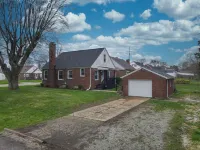 Touchdown Bungalow: Charming HOF Village Home