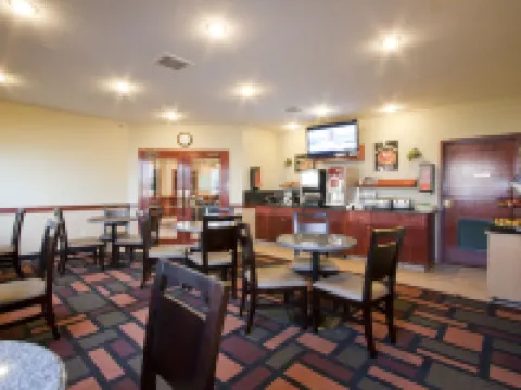Foxwood Inn & Suites Drayton Valley Hotels in Drayton Valley