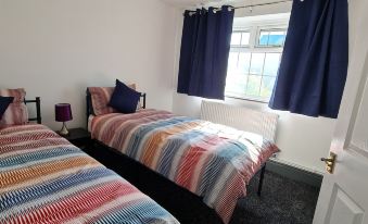 Bristol 2-Bed Bungalow Sleeps 4 Parking