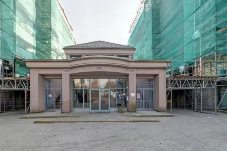 Art Deco Broadway Queen Room Отели рядом с достопримечательностью «Дэвид Томпсон Секондари Скул»