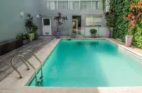 Syrah Studios - Private Pools
