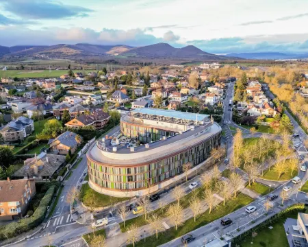 Hotel Jardines de Uleta Suites Hotels in Vitoria