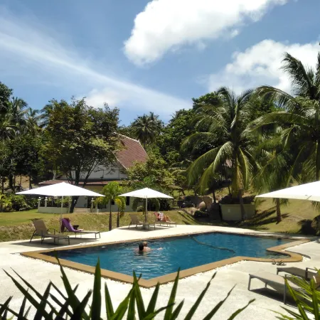 Woodlawn Villas Resort Отели рядом с достопримечательностью «Пляж Сай Дэнг»