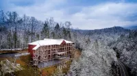 Breathtaking 14Br Cabin: Elevator Views Games Hot Tubs Galore Отели в г. 