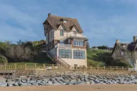 The Benervilloise Villa With its Feet in the Water Hôtels à : Villers-sur-Mer