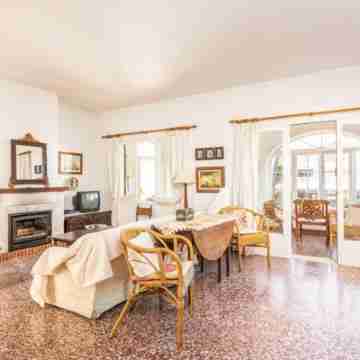 Menorca Chalet Rustic Sunny Retreat by the Sea Rooms