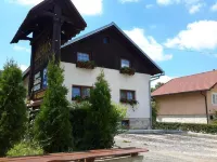 Lake House فنادق في Jezerce