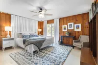 Creekside Haven with Pool and Firepit Hotel di Wimberley