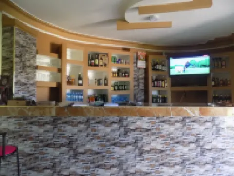Deluxe Hotel - Ishaka Ξενοδοχεία στην πόλη Igara