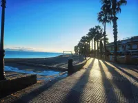 4-Bed Villa Sleeps 8 Pets Ok & 10 Min to Beach