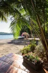 Seagull Cove Resort - Beach