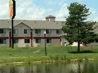 Super 8 by Wyndham Omaha Eppley Airport/Carter Lake Hotels in Carter Lake