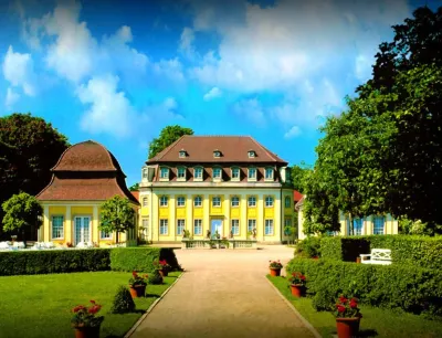 Kurpark Hotel Отели в г. Мерзебург