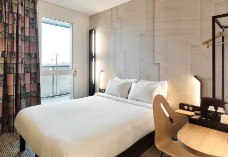 B&B Hotel Versailles Rocquencourt Отели в г. Ле Шене-Рокенкур