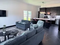 The Lazy Joey, Stylish New 3/2 Near Round Top, Lake Somerville & Aggie Game Day!