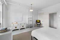 Stylish Decor and Modern Conveniences - Charming Downtown Retreat