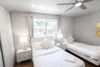 Exotic Home Gillespie Drive by sdstay - Homestays
