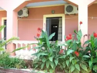 Makris Apartments Hotel di Roda