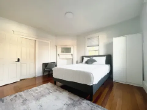 Renovated 3-bedroom apartment in Dedham - Legacy Mall Hotels in Dedham