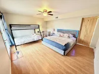 Loft w/ Big Pool, Huge Backyard, Fire Pit, PingPong, Pool Table,