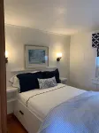 Walk to Town! Bike or Bus to Beach! Charming Cottage on Quiet, Private Lane