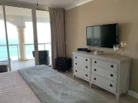 Located high enough to have a beautiful view, low enough to hear the waves! Отели рядом с достопримечательностью «Pensacola Beach Gulf Side Artificial Reef»