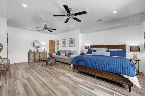 Waterfront Home- 2 Pools, Waterslide, huge boat dock and perfect layout!!