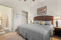 Southern Pines- Sleeps 18 with community pool and docks